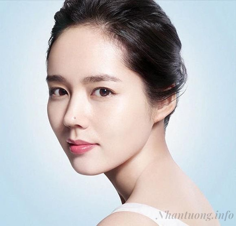 Sống mũi cao, thẳng, lỗ mũi to Sống mũi cao, thẳng, lỗ mũi to