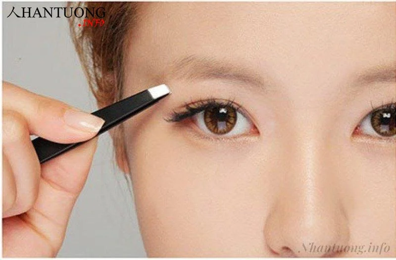 Tướng lông mày ngắn hơn đuôi mắt Tướng lông mày ngắn hơn đuôi mắt